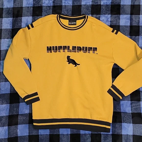 Hufflepuff embroidered crewneck hotsell